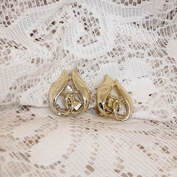 Coro Jewelry - Vintage Coro Gold Tone Clip Back Earrings please read description Boho Fashion
